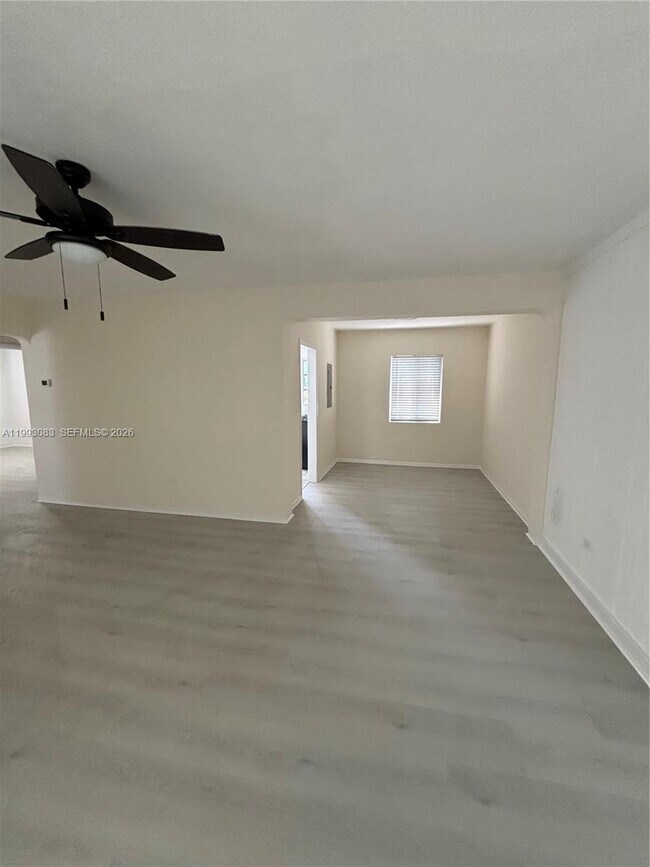 Building Photo - 8530 Crespi Blvd