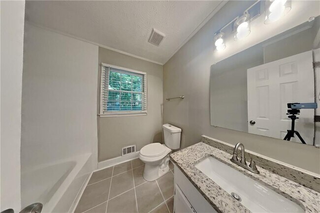Building Photo - 1028 Pine Cove Dr SW