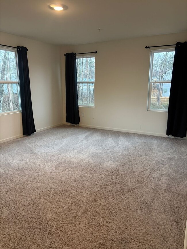 Building Photo - End-Unit Townhouse