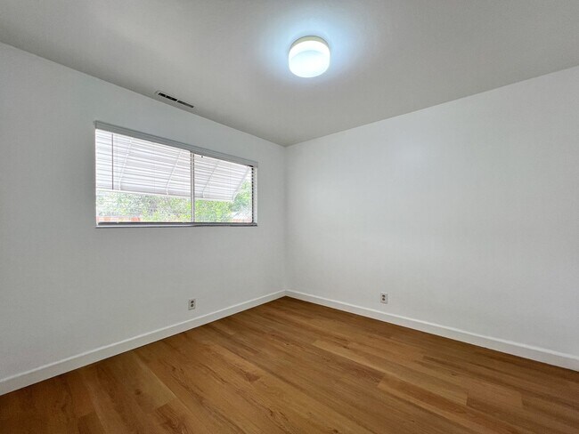 Building Photo - Updated Three Bedroom Napa Home