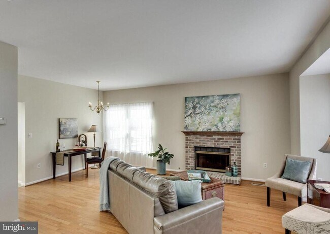 Building Photo - 5511 Village Center Dr