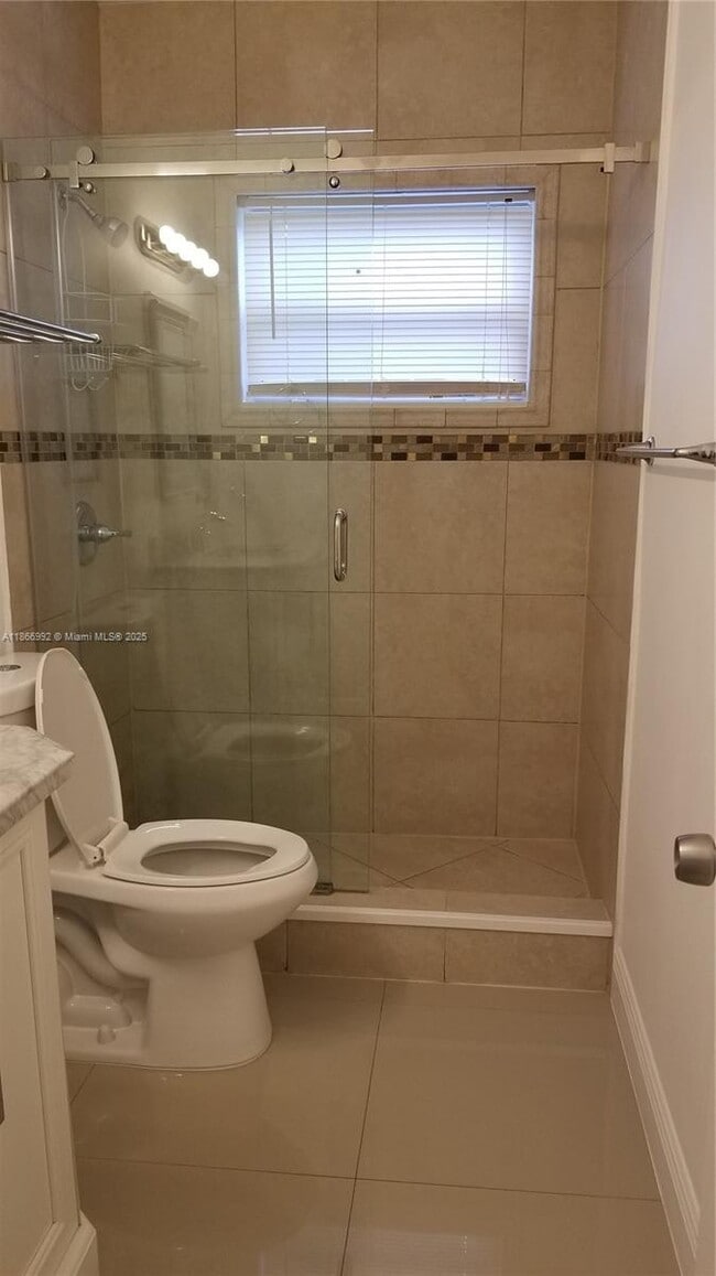 Building Photo - 4122 N Circle Dr