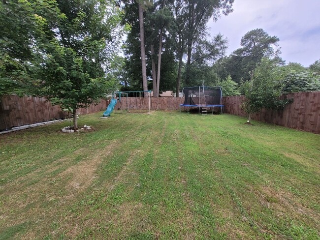 Building Photo - Beautiful 4 Bedroom, 2.5 Bath Home
