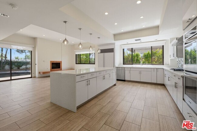 Building Photo - 2408 Venus Dr