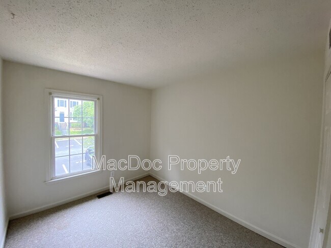 Building Photo - 106 Batley Ct