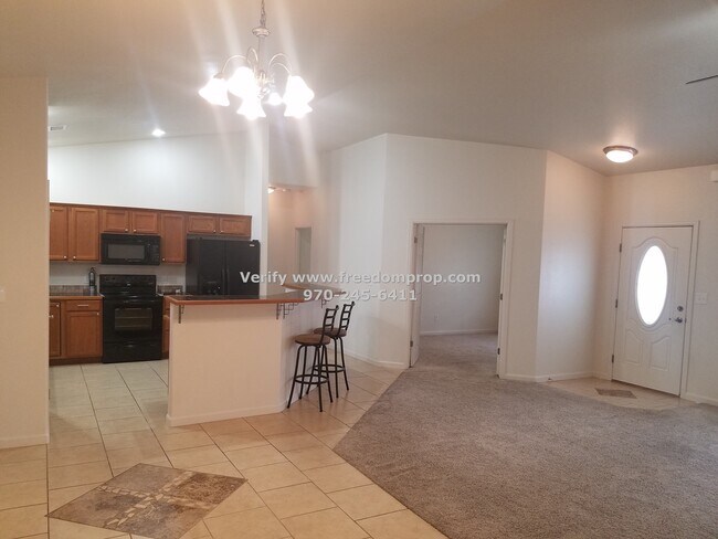 Building Photo - Newer 4 Bedroom 2 Bath Fruita