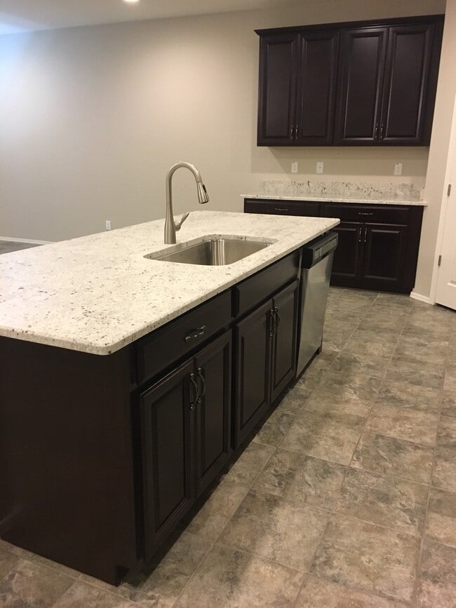 Building Photo - NEWER Beautiful Home in Fire Rock Villas!!