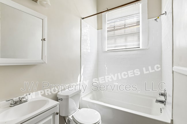 Building Photo - 2332 Ursulines Ave