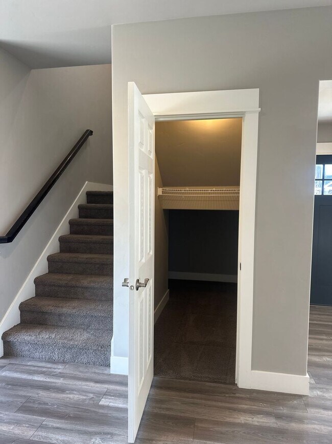 Building Photo - Beautiful Stone Creek Home | Open Layout, RV Parking & Private Pool Access