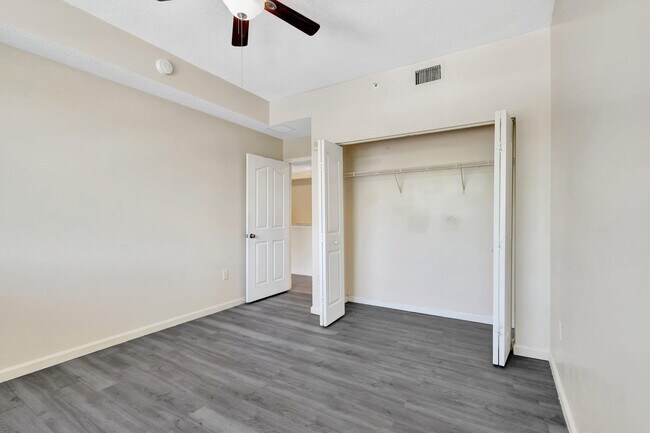 Building Photo - 9833 Baywinds Blvd