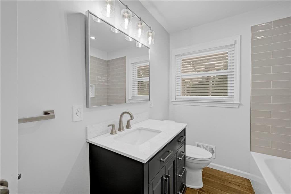 Building Photo - 2127 Desmond Dr