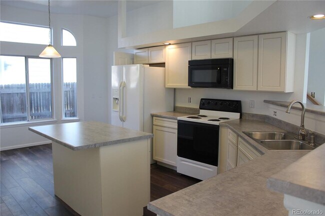 Building Photo - Home in Saddlebrook, Parker!