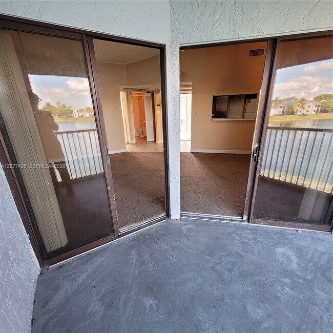 Building Photo - 1051 Jefferson Dr