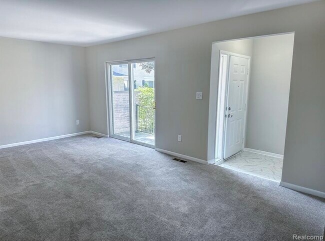 Building Photo - 41856 Langley Dr