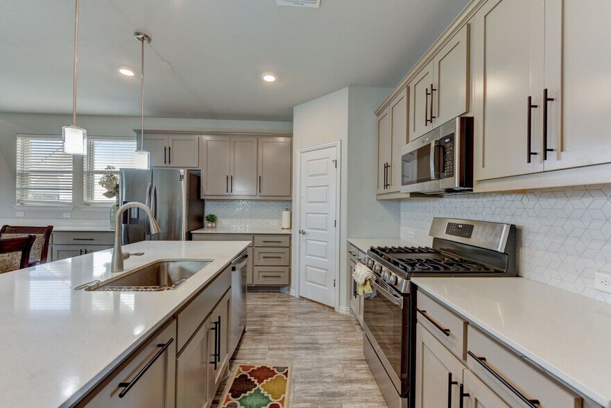 Building Photo - 222 Eagle Ford Dr