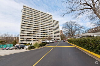 Building Photo - Amazing Opportunity to Rent this well Main...