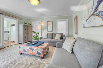 Building Photo - 18 Watson St