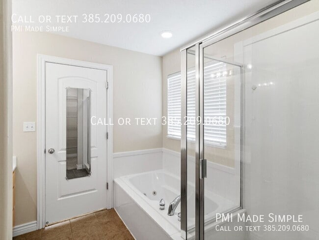 Building Photo - Spacious 5-Bed Home, Cedar Hills, Mountain...