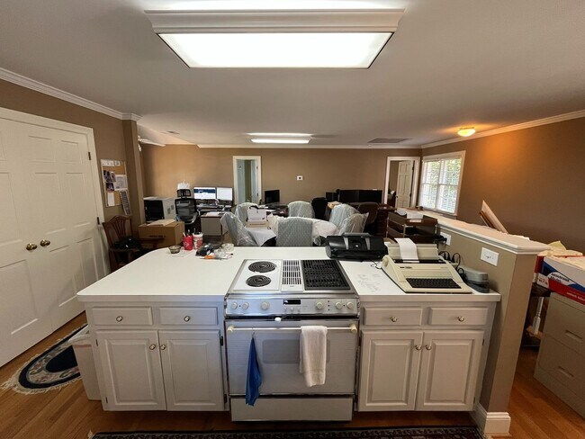 Building Photo - Incredible 5BD, 4.5BA House in Downtown Ra...
