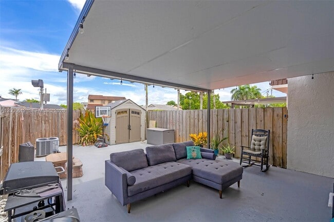 Building Photo - 5725 SW 132nd Ct