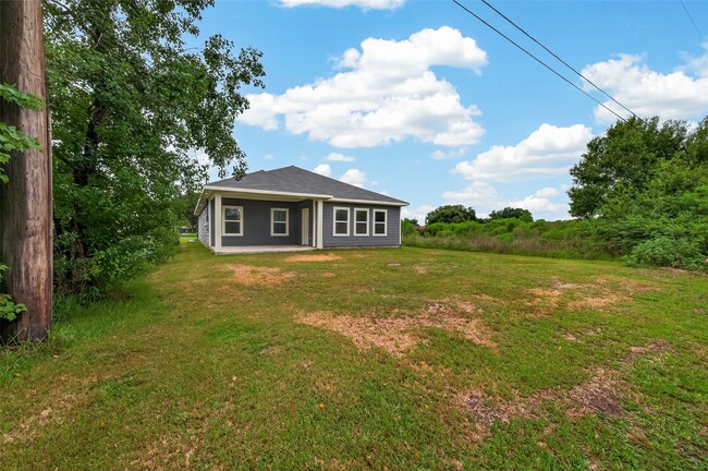 Building Photo - 1343 Alpha Ln