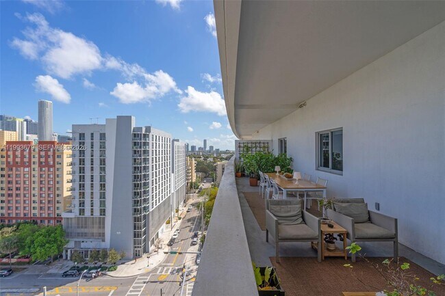 Building Photo - 36 NW 6th Ave