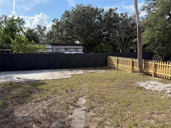 Building Photo - 1311 E River Cove St