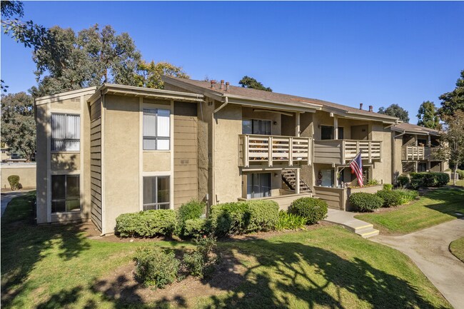 Building Photo - Stunning Bright and Completely Remodeled A...