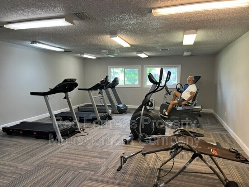 Building Photo - 4301 Island Cir