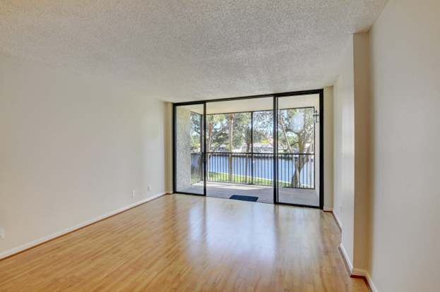 Building Photo - 14 Royal Palm Way