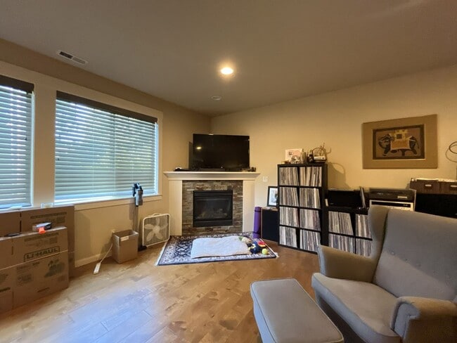 Building Photo - Bright and Modern North Portland Living with Three Bedrooms, Laundry Room & Attached Garage
