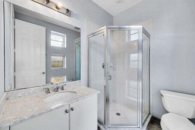 Building Photo - 1902 Coral Heights Ct