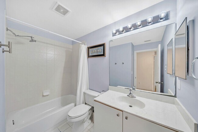 Building Photo - 6086 Seminole Gardens Cir