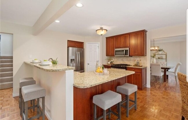 Building Photo - Spacious 4BR House in Bridgeton
