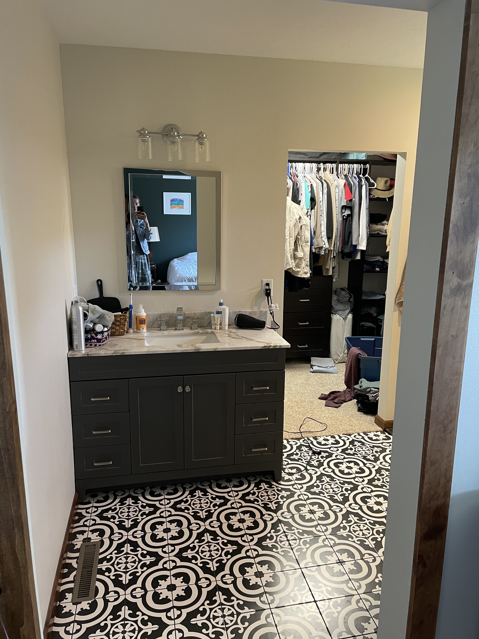Master bathroom and closet - 315 Lakeshore Dr