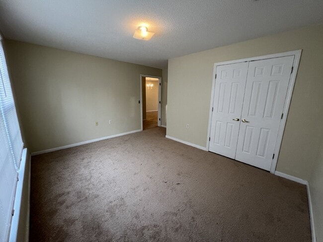 Building Photo - Apartment For Rent