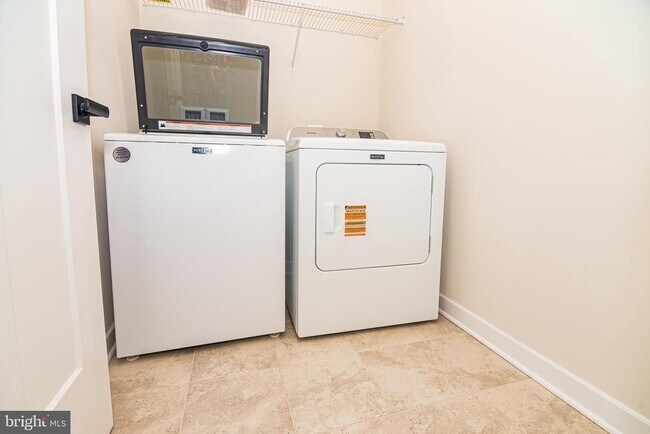 Building Photo - 9011 Amelung St