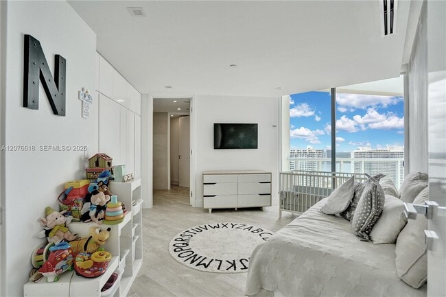 Building Photo - 4000 Island Blvd