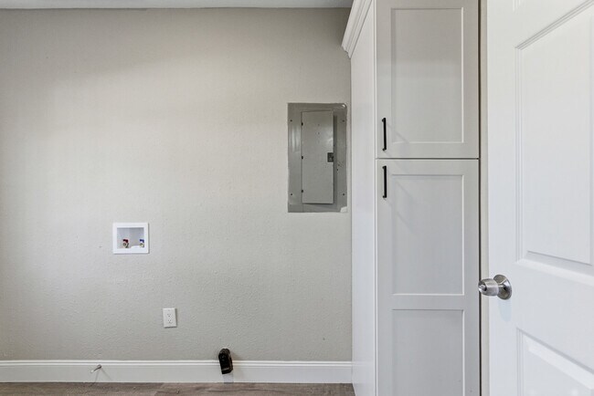 Building Photo - 229 Bonita Rd