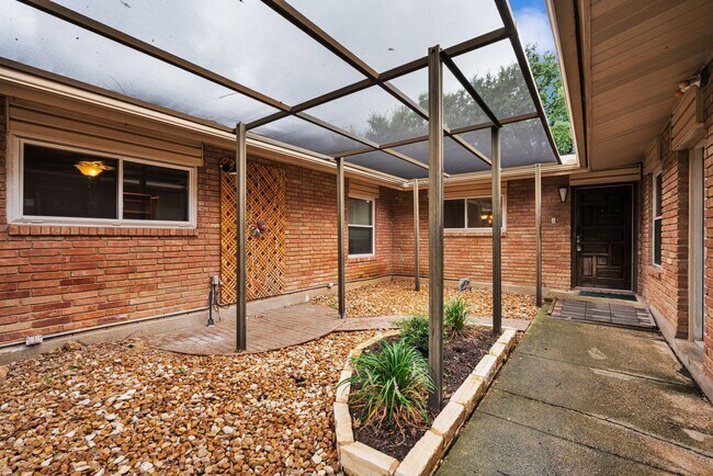Building Photo - Charming 3-Bedroom Home in Prime Location!