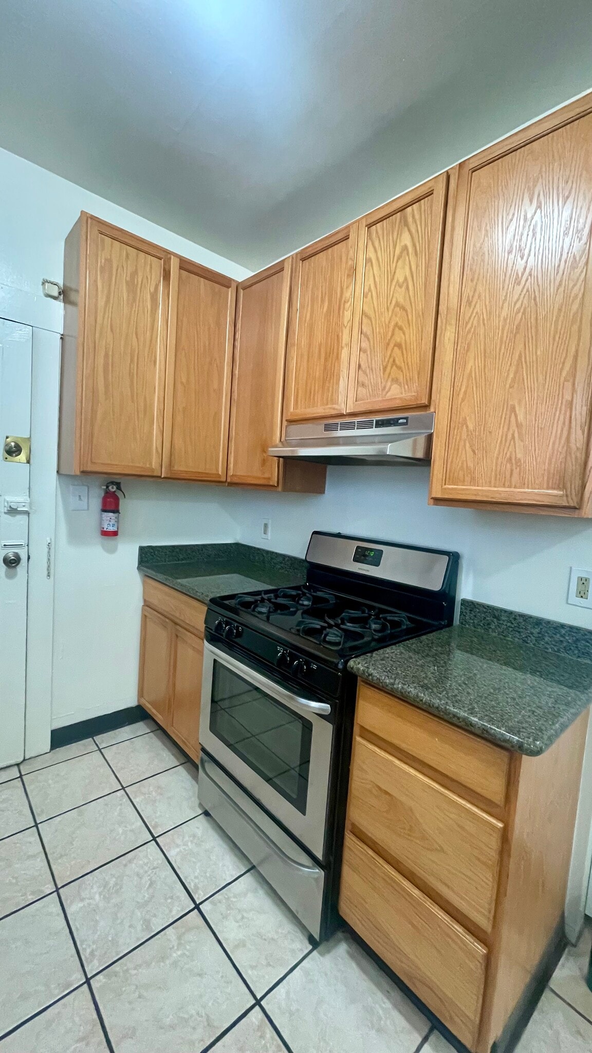 Building Photo - 566 53rd St