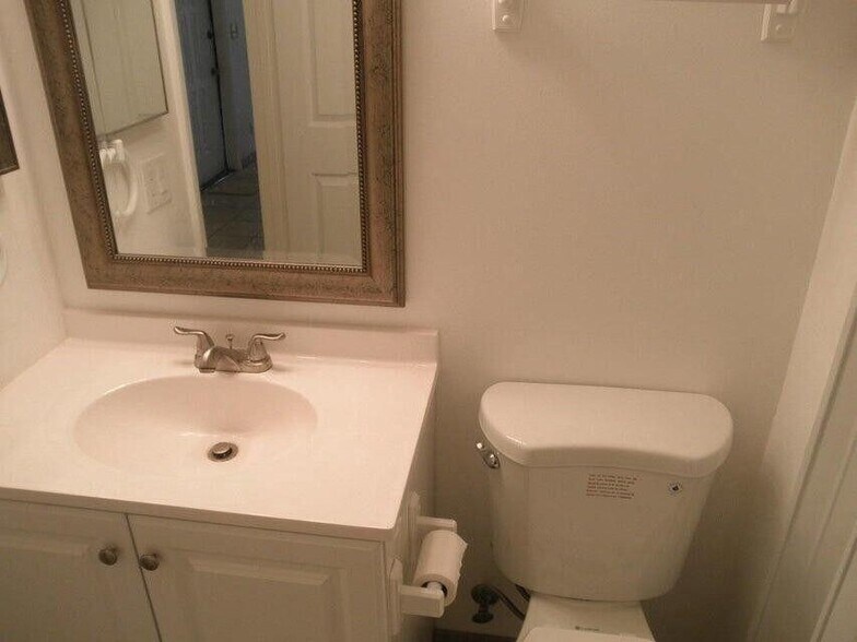 Building Photo - 584 Springdale Cir