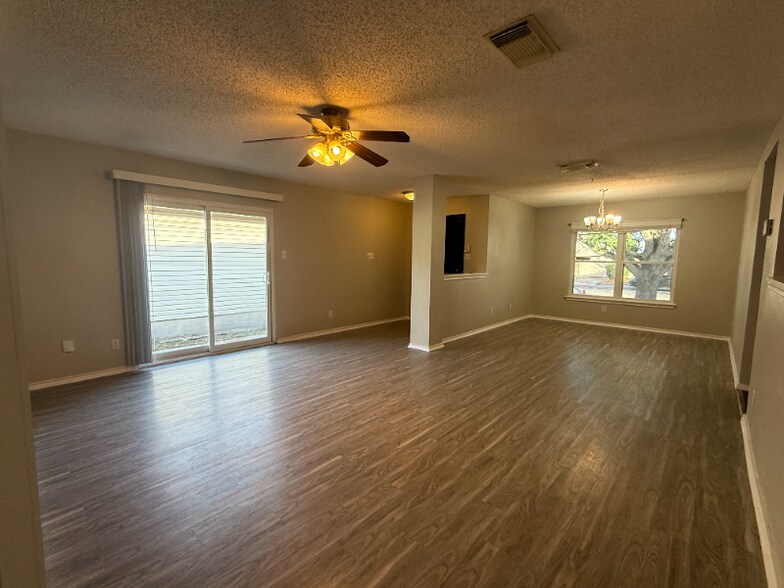 Building Photo - 8343 Morning Grove