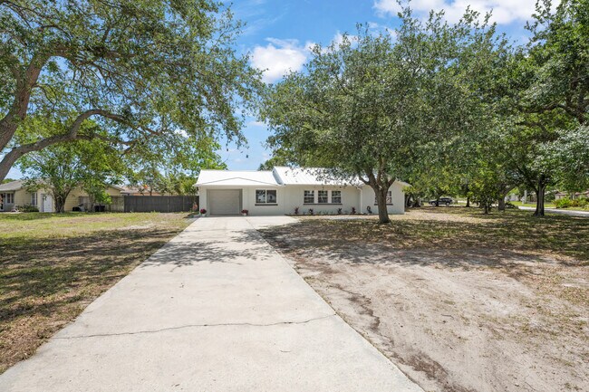 Building Photo - 693 Orange Blossom Dr