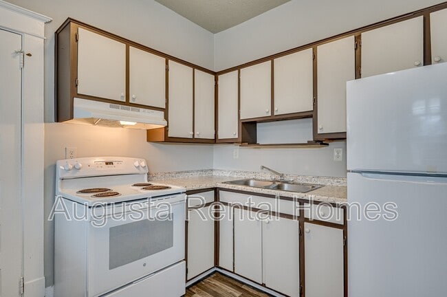 Building Photo - 107 4th St