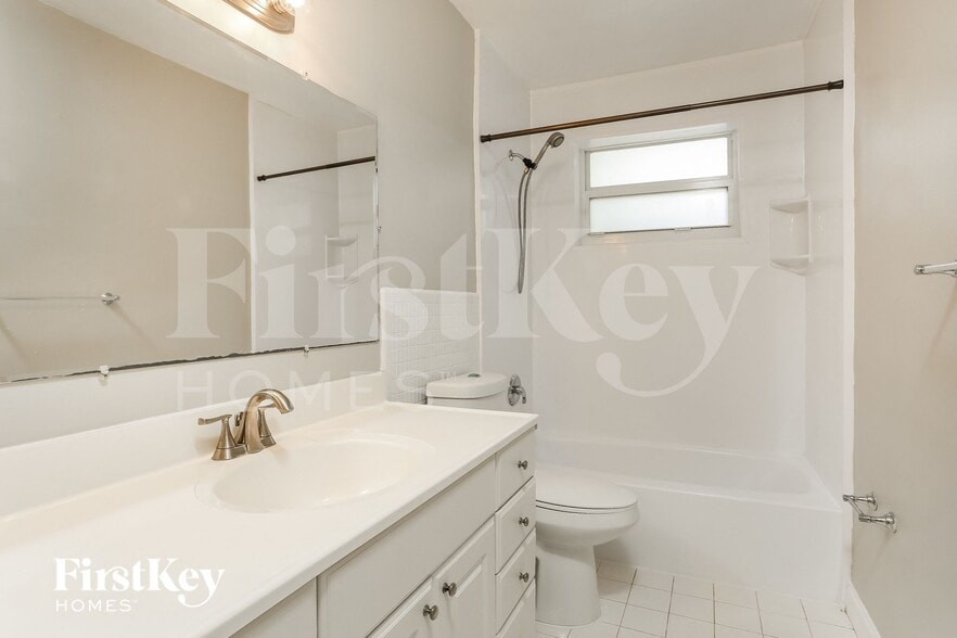 Building Photo - 6119 NW 18th Ct