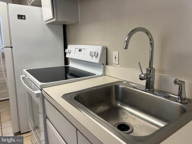 Building Photo - 185 Prince George St