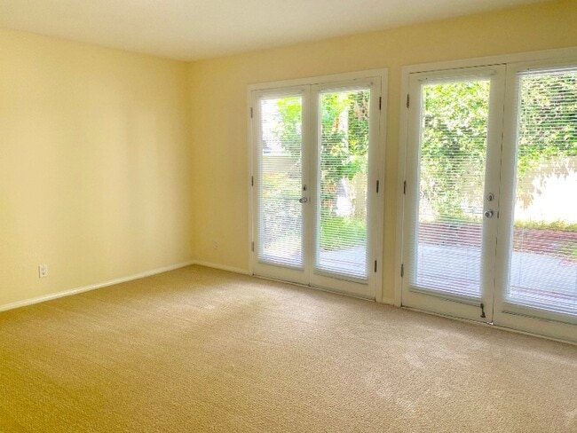 Building Photo - 1642 Harper Ave