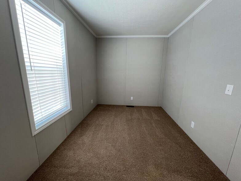 Building Photo - 15856 Marentette Dr
