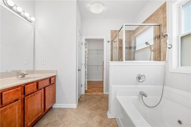 Building Photo - 2113 Worrall Hill Dr